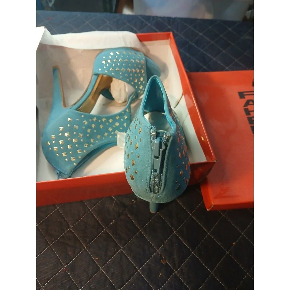 Womens Fahrenheit heels size 8 Blue NIB club
